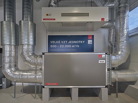 Funkční větrací jednotky Zehnder Eversky a Carma v prezentačním centru Zehnder Climate Center.