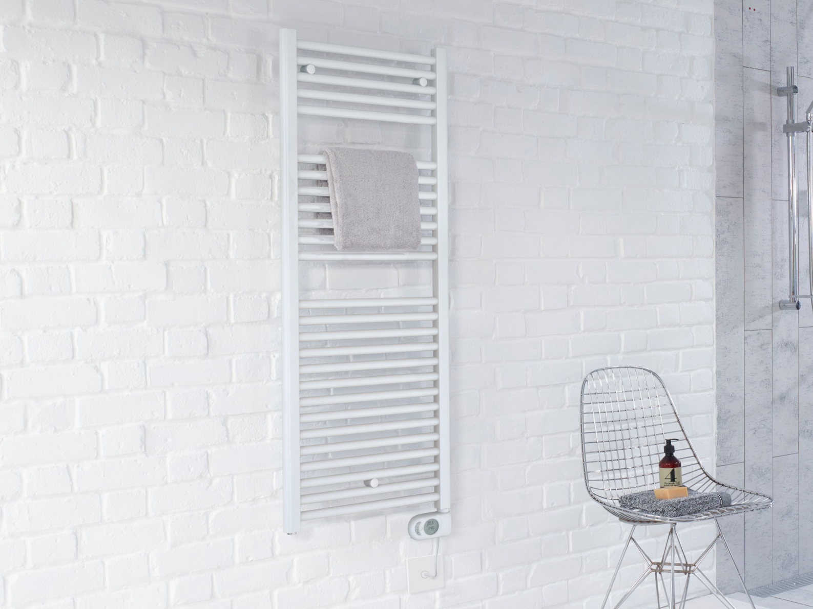 Rendering Zehnder Aura Decorative radiator Front view